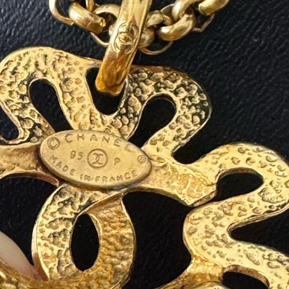 Chanel RARE 24K Gold Plated Necklace with Box in Excellent Condition - Picture 4 of 11